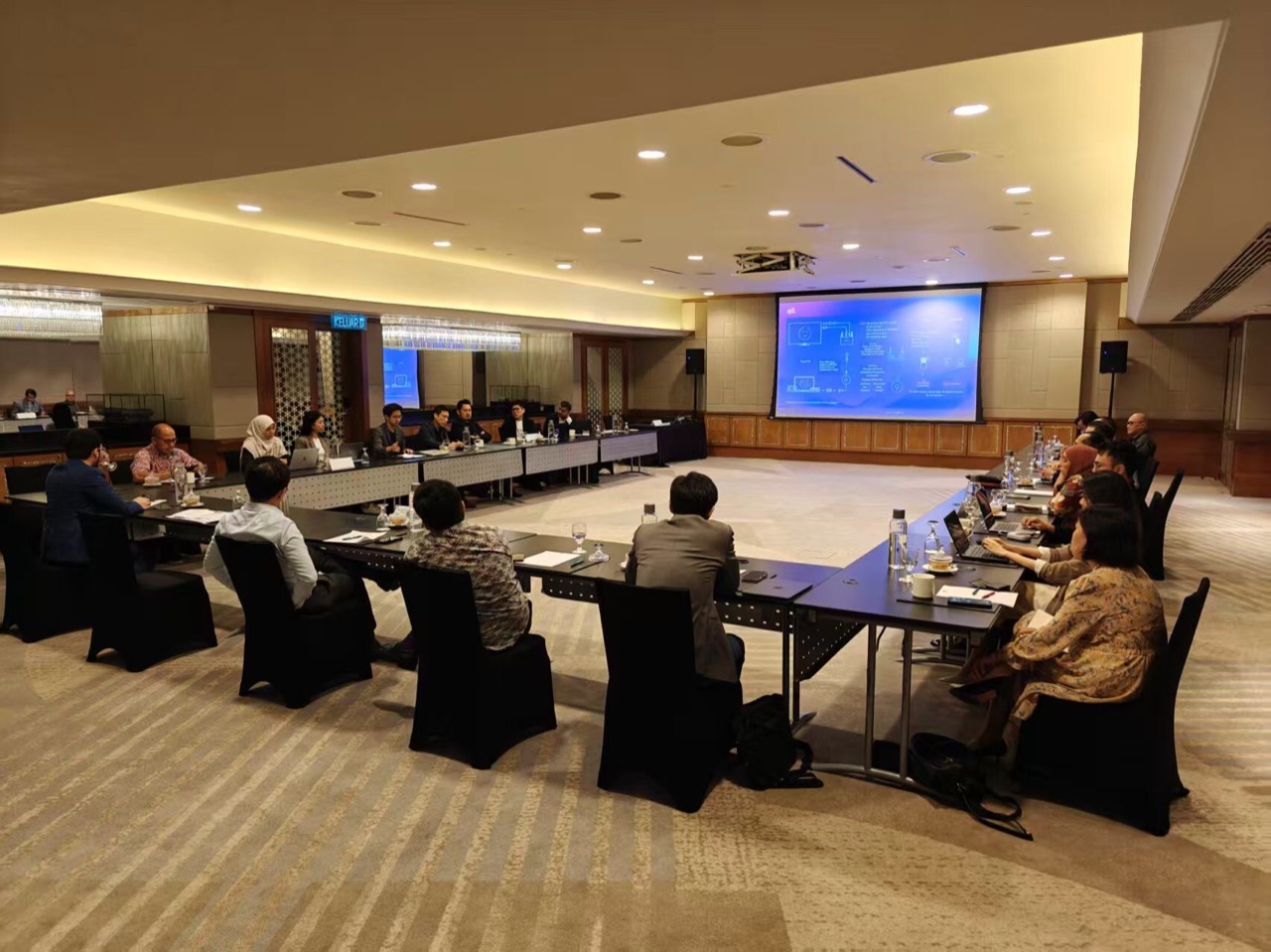 Wide view of the Shari'a-compliant digital assets roundtable in session at the Mandarin Oriental, Kuala Lumpur, with a presentation on screen